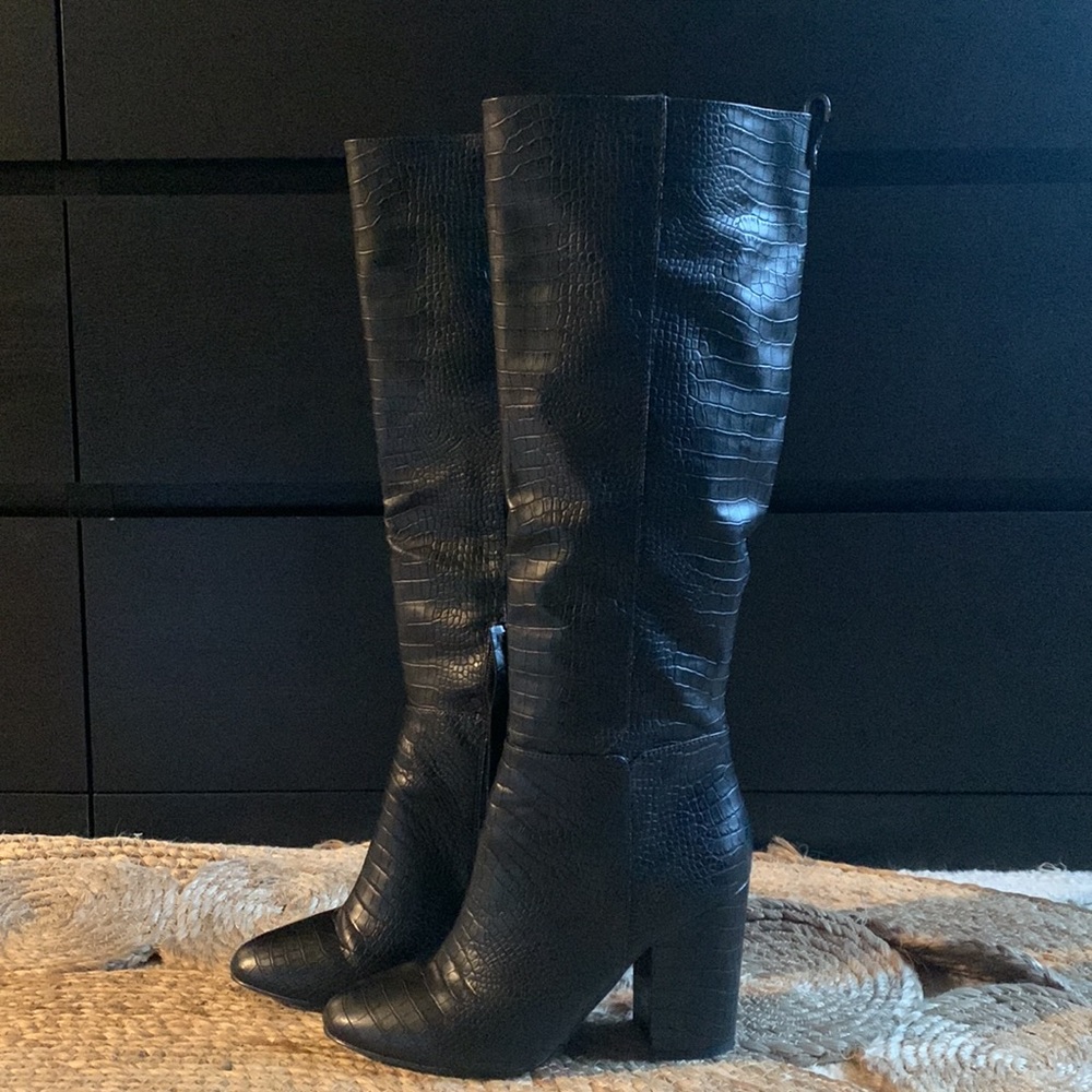STEVE MADDEN SATELLITE BOOTS - BLACK SNAKESKIN